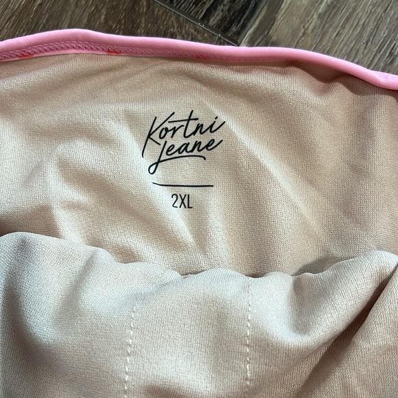 NWT Kortni Jeane V’d crop- Pink Hearts - Picture 3 of 5